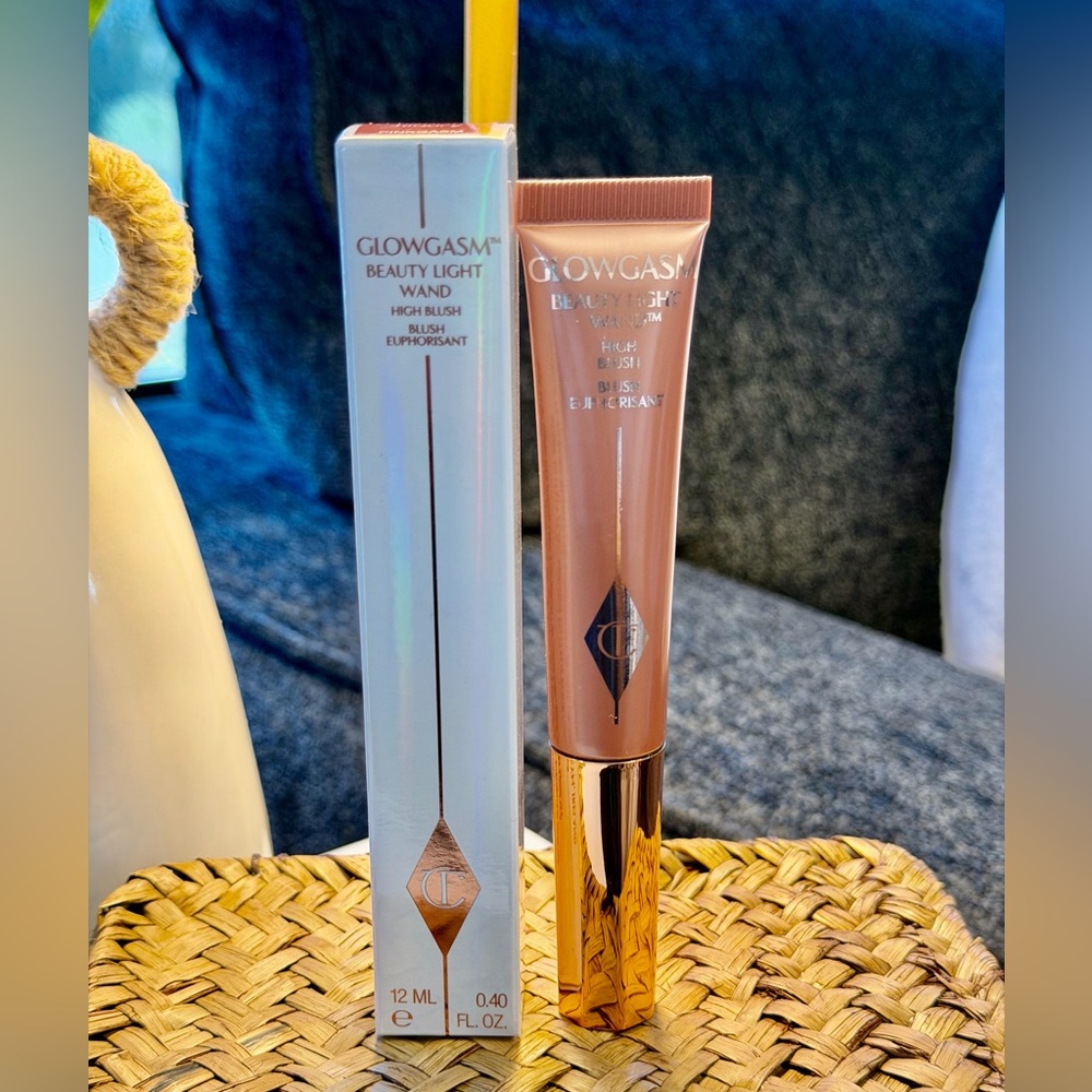 CHARLOTTE TILBURY Beauty Wand In Pinkgasm Blush - Picture 3 of 12